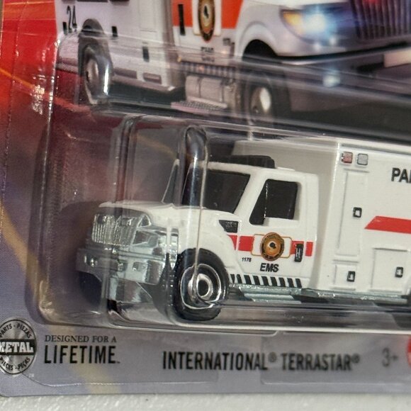 Matchbox International TerraStar Paramedic Ambulance • 24/125 • Diecast Truck - Picture 5 of 6